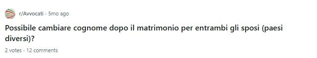 Screenshot di discussione Reddit sul cambio del cognome dopo il matrimonio e gli effetti sul codice fiscale